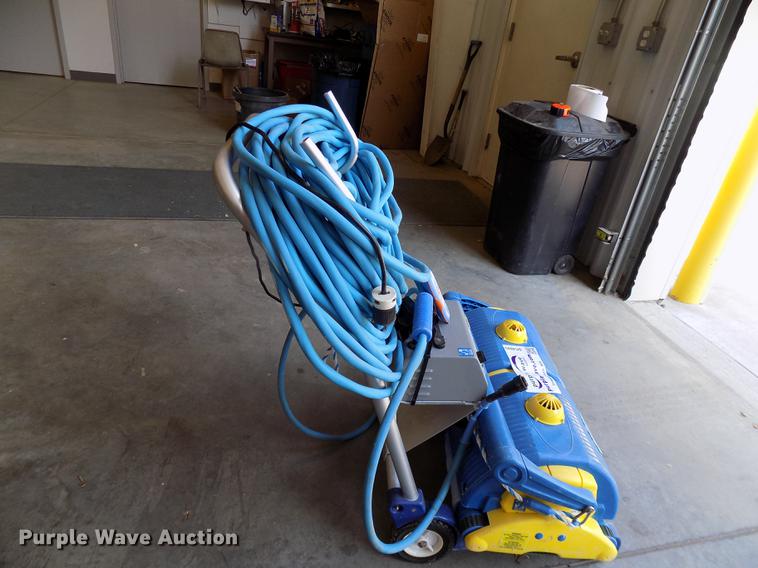 image for item DC4885 Gemini pool vacuum