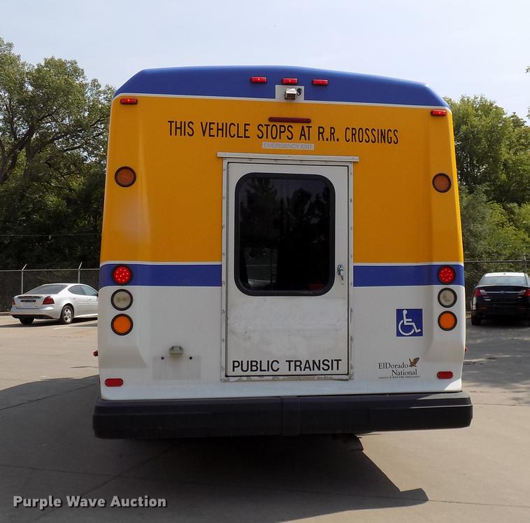 image for item DC4915 2006 Ford E450 Super Duty shuttle bus