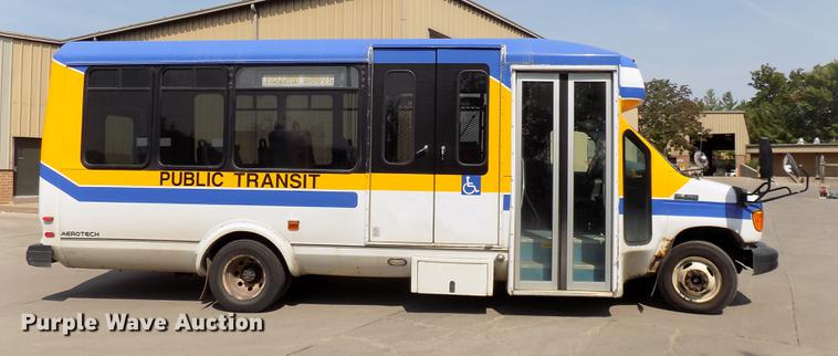 image for item DC4915 2006 Ford E450 Super Duty shuttle bus
