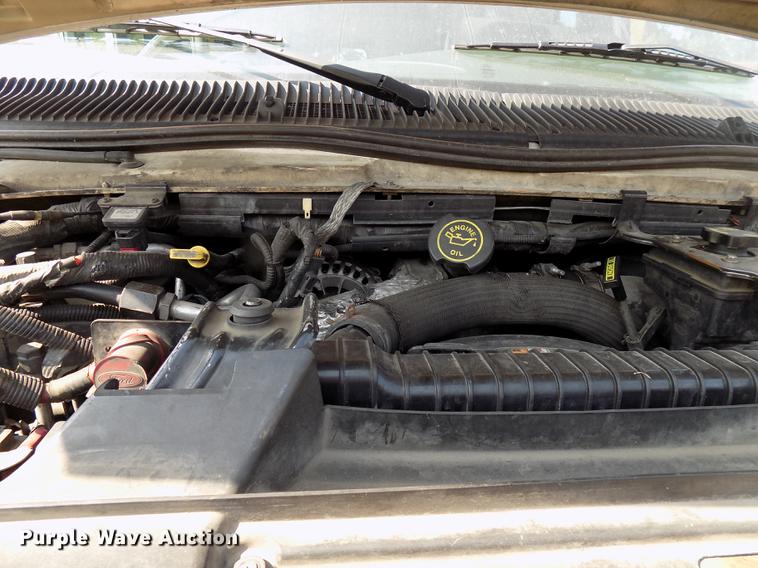 image for item DC4915 2006 Ford E450 Super Duty shuttle bus