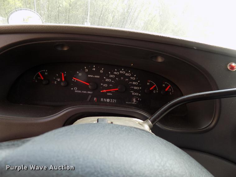 image for item DC4915 2006 Ford E450 Super Duty shuttle bus