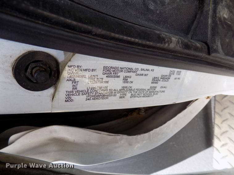 image for item DC4915 2006 Ford E450 Super Duty shuttle bus