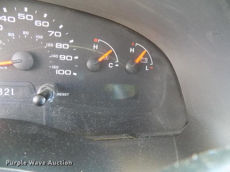 image for item DC4915 2006 Ford E450 Super Duty shuttle bus