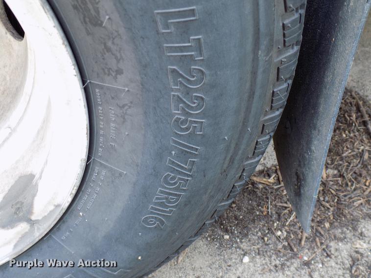 image for item DC4915 2006 Ford E450 Super Duty shuttle bus