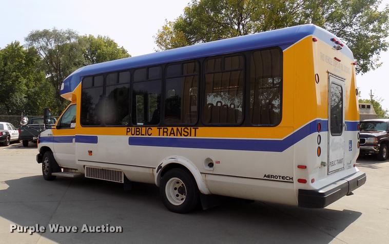 image for item DC4916 2006 Ford E450 Super Duty shuttle bus