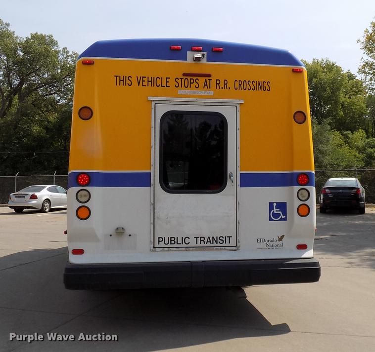 image for item DC4916 2006 Ford E450 Super Duty shuttle bus