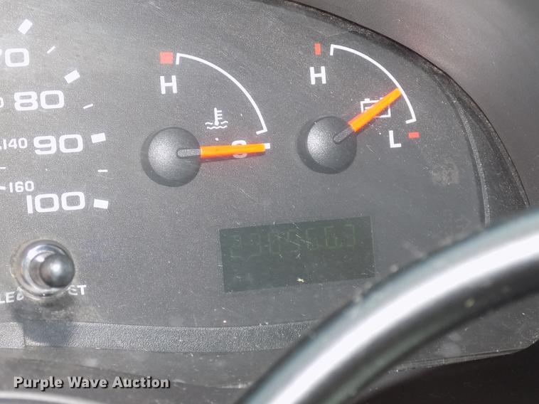 image for item DC4916 2006 Ford E450 Super Duty shuttle bus