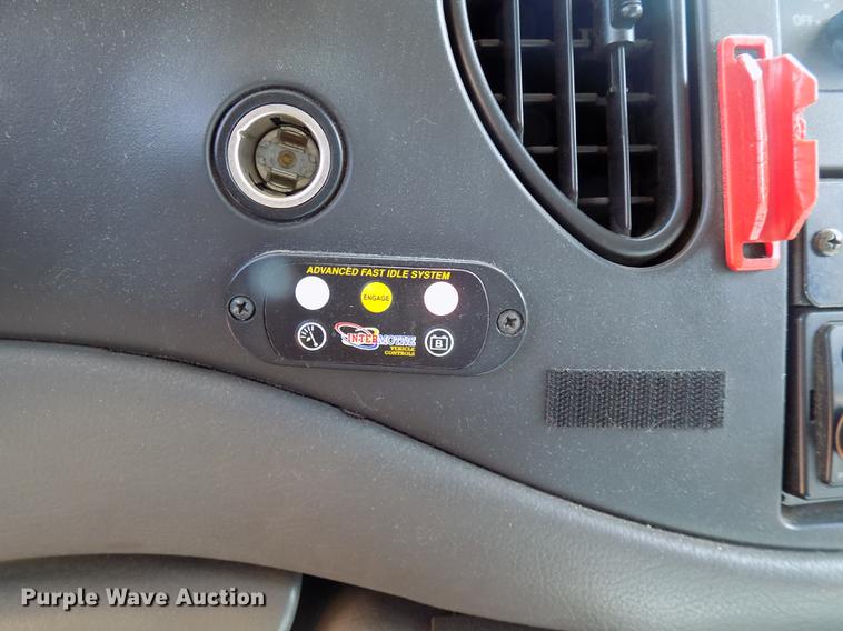 image for item DC4916 2006 Ford E450 Super Duty shuttle bus