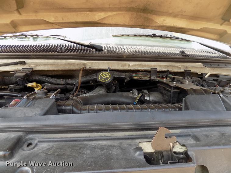 image for item DC4916 2006 Ford E450 Super Duty shuttle bus