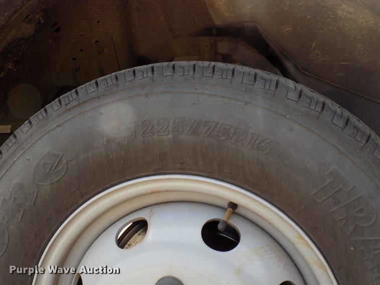 image for item DC4916 2006 Ford E450 Super Duty shuttle bus