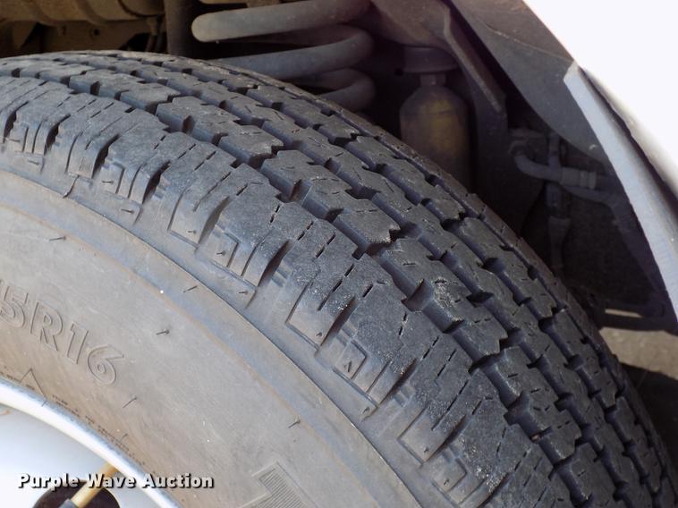 image for item DC4916 2006 Ford E450 Super Duty shuttle bus