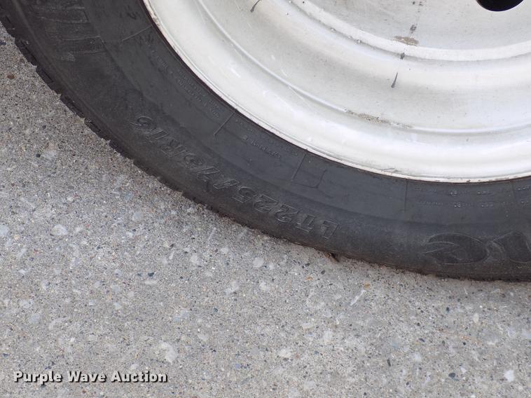 image for item DC4916 2006 Ford E450 Super Duty shuttle bus