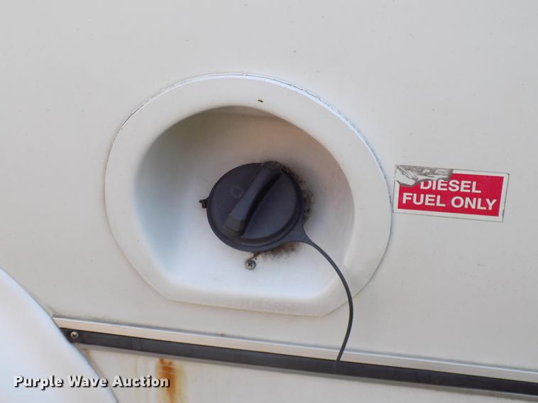 image for item DC4916 2006 Ford E450 Super Duty shuttle bus