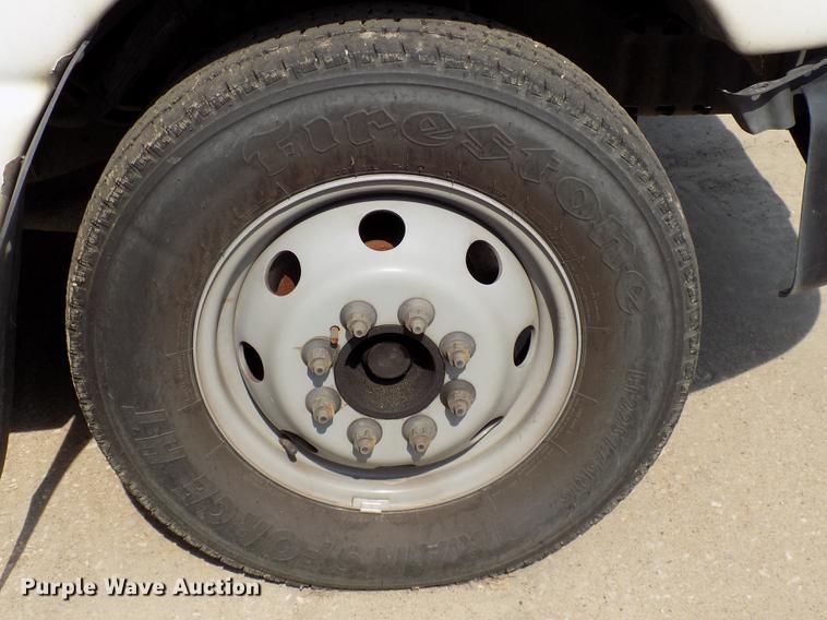 image for item DC4916 2006 Ford E450 Super Duty shuttle bus