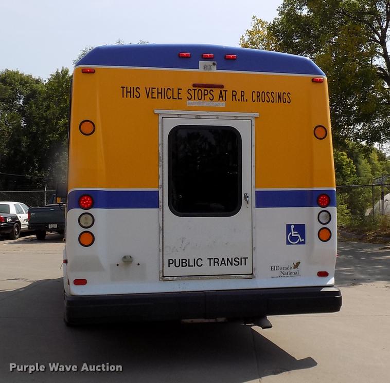 image for item DC4917 2006 Ford E450 Super Duty shuttle bus