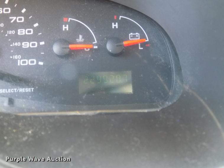 image for item DC4917 2006 Ford E450 Super Duty shuttle bus