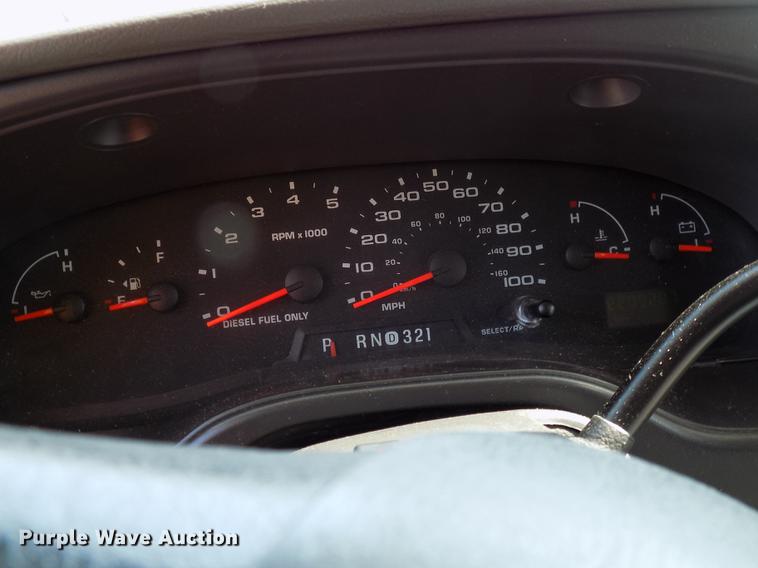 image for item DC4917 2006 Ford E450 Super Duty shuttle bus