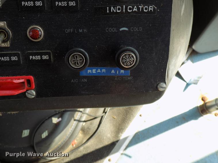 image for item DC4917 2006 Ford E450 Super Duty shuttle bus