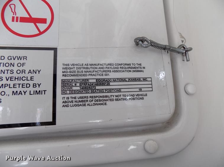 image for item DC4917 2006 Ford E450 Super Duty shuttle bus