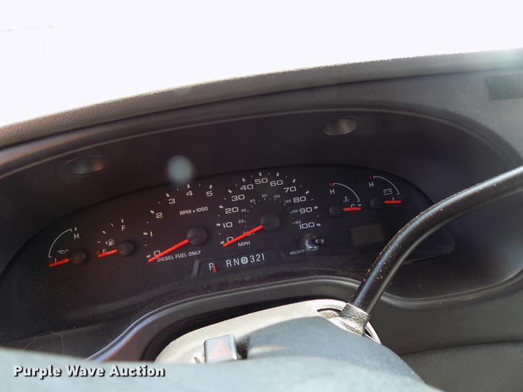 image for item DC4917 2006 Ford E450 Super Duty shuttle bus