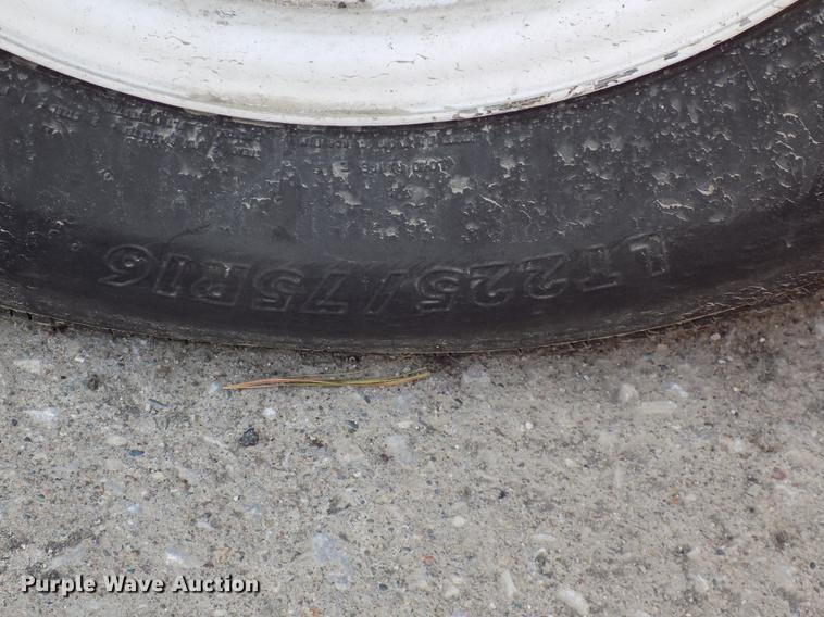 image for item DC4917 2006 Ford E450 Super Duty shuttle bus