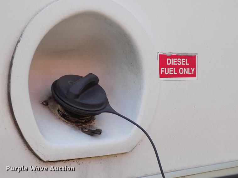 image for item DC4917 2006 Ford E450 Super Duty shuttle bus