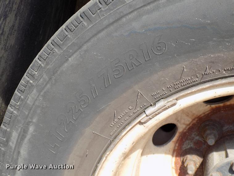 image for item DC4917 2006 Ford E450 Super Duty shuttle bus