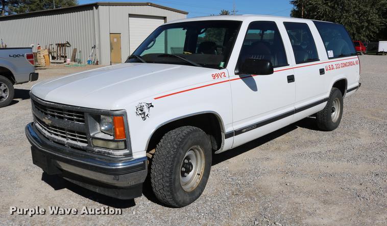 image for item DD0034 1999 Chevrolet Suburban 1500 SUV