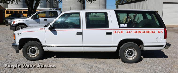 image for item DD0034 1999 Chevrolet Suburban 1500 SUV