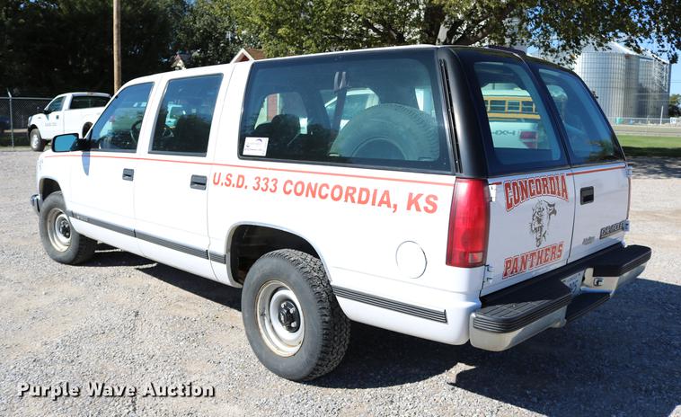 image for item DD0034 1999 Chevrolet Suburban 1500 SUV