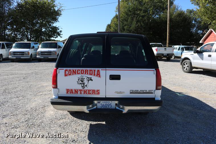 image for item DD0034 1999 Chevrolet Suburban 1500 SUV