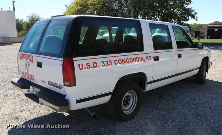 image for item DD0034 1999 Chevrolet Suburban 1500 SUV
