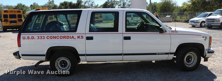 image for item DD0034 1999 Chevrolet Suburban 1500 SUV
