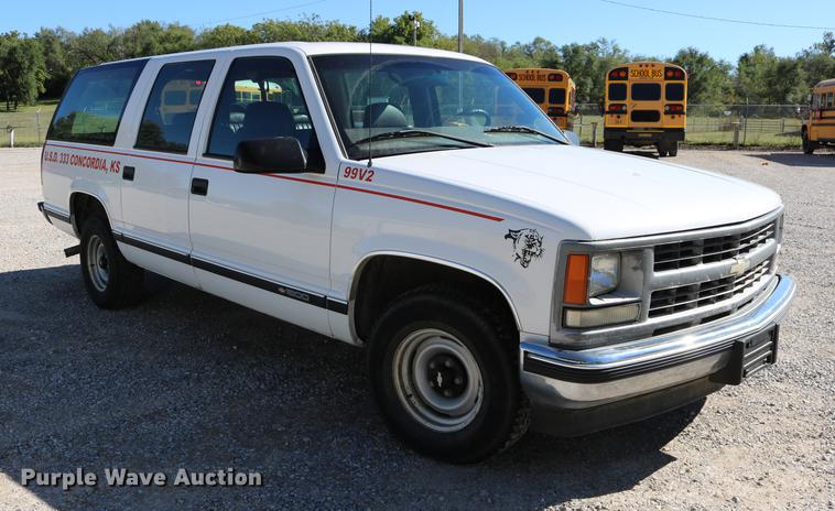 image for item DD0034 1999 Chevrolet Suburban 1500 SUV
