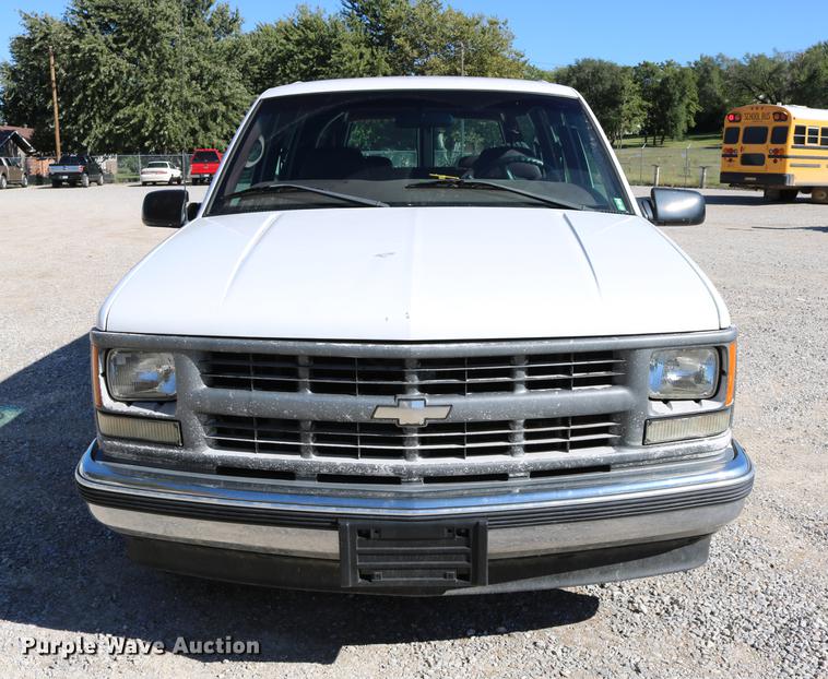 image for item DD0034 1999 Chevrolet Suburban 1500 SUV