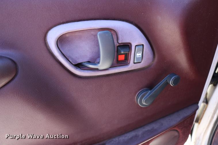 image for item DD0034 1999 Chevrolet Suburban 1500 SUV