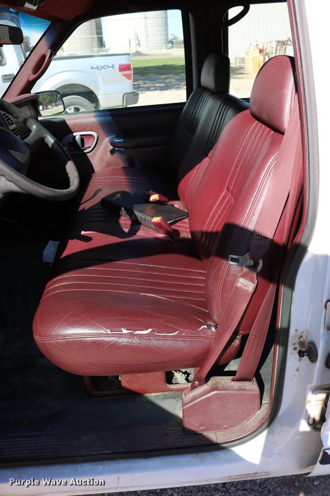 image for item DD0034 1999 Chevrolet Suburban 1500 SUV