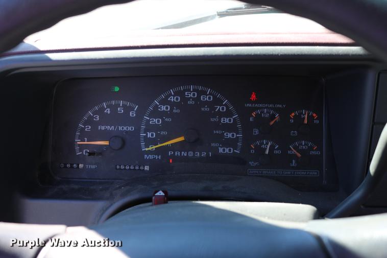 image for item DD0034 1999 Chevrolet Suburban 1500 SUV