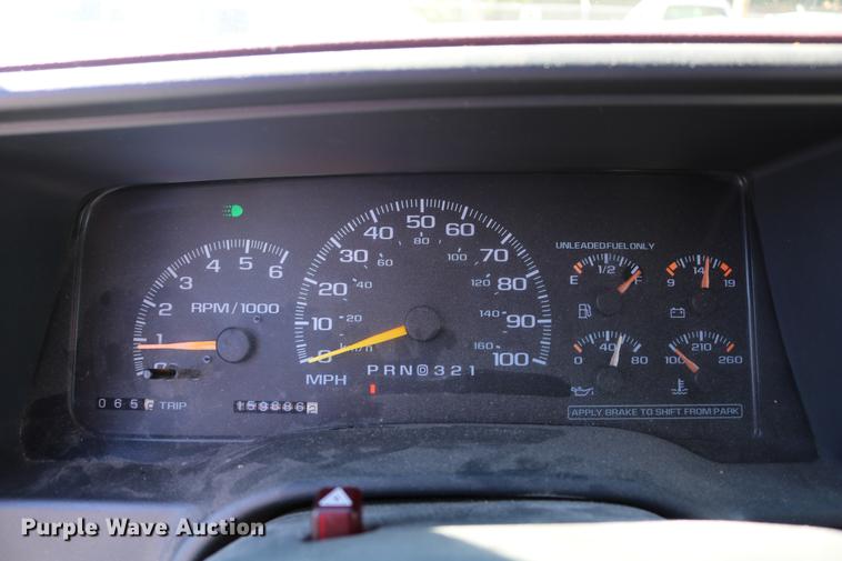 image for item DD0034 1999 Chevrolet Suburban 1500 SUV