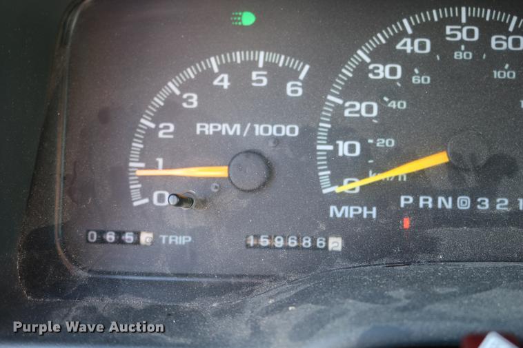 image for item DD0034 1999 Chevrolet Suburban 1500 SUV