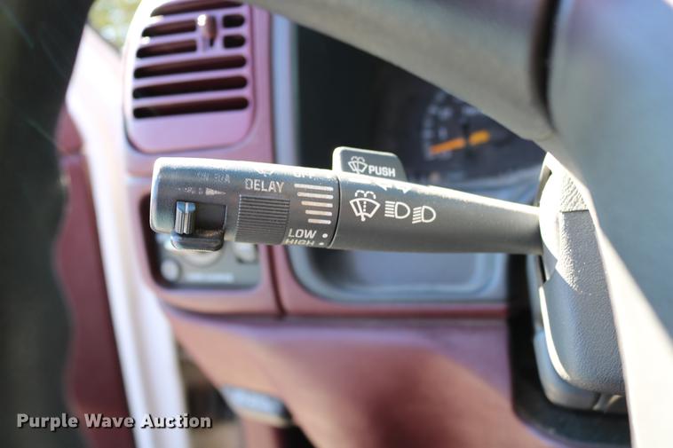 image for item DD0034 1999 Chevrolet Suburban 1500 SUV