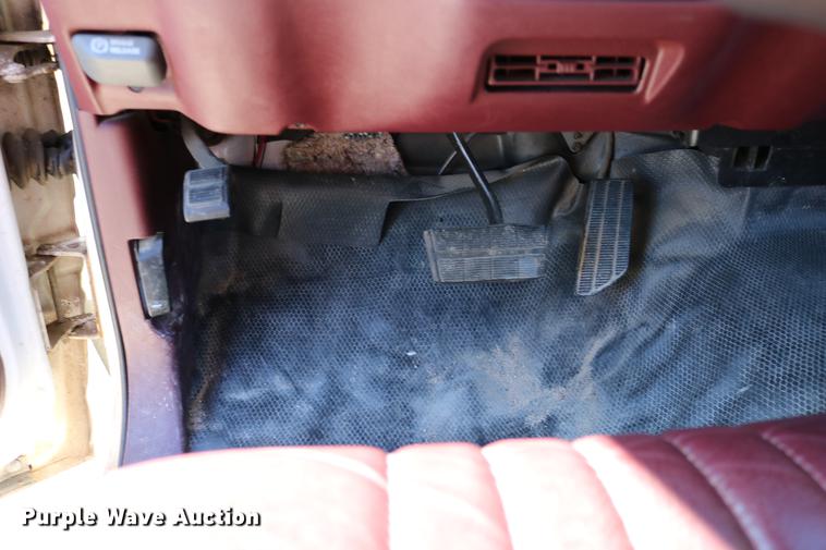 image for item DD0034 1999 Chevrolet Suburban 1500 SUV