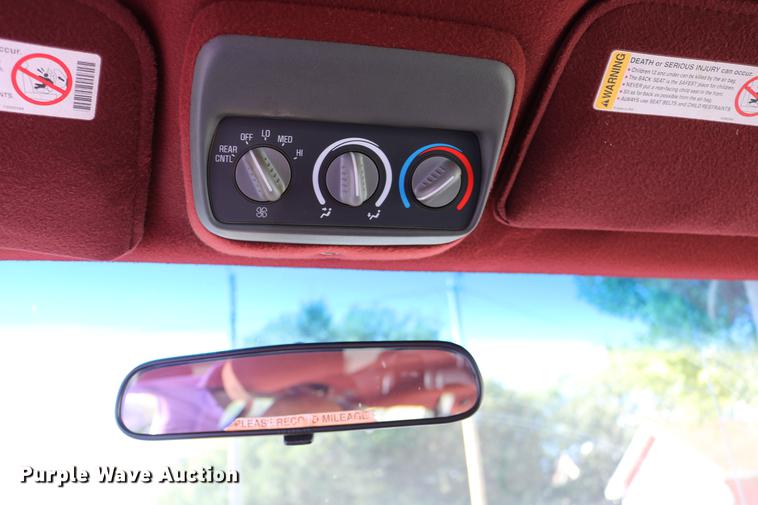 image for item DD0034 1999 Chevrolet Suburban 1500 SUV