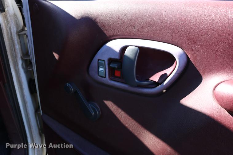 image for item DD0034 1999 Chevrolet Suburban 1500 SUV