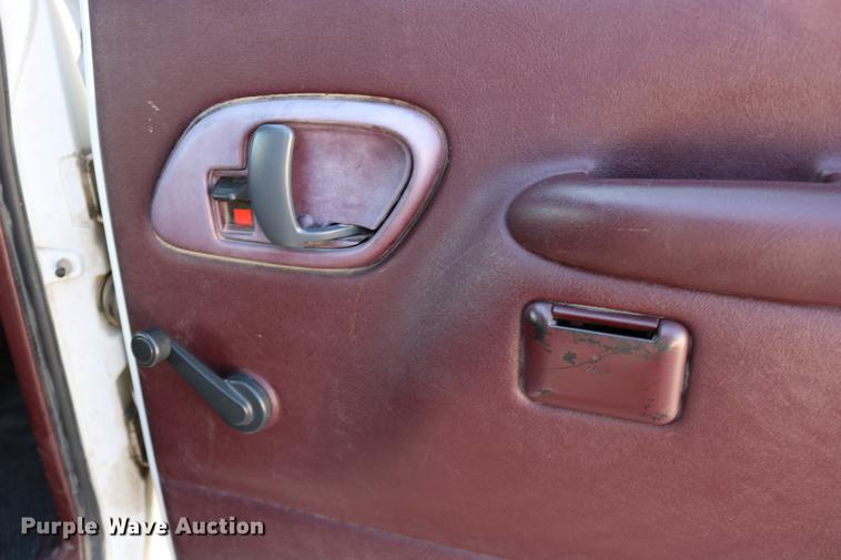 image for item DD0034 1999 Chevrolet Suburban 1500 SUV