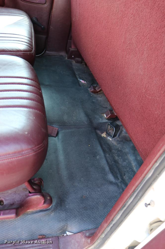 image for item DD0034 1999 Chevrolet Suburban 1500 SUV