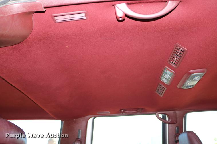 image for item DD0034 1999 Chevrolet Suburban 1500 SUV