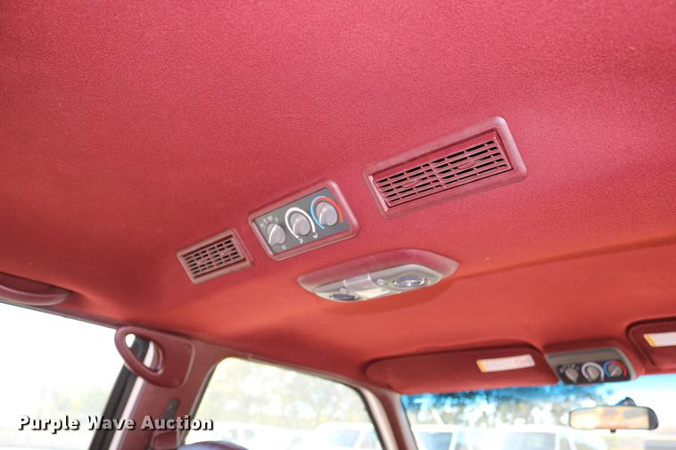 image for item DD0034 1999 Chevrolet Suburban 1500 SUV