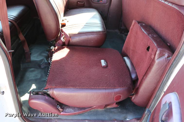 image for item DD0034 1999 Chevrolet Suburban 1500 SUV