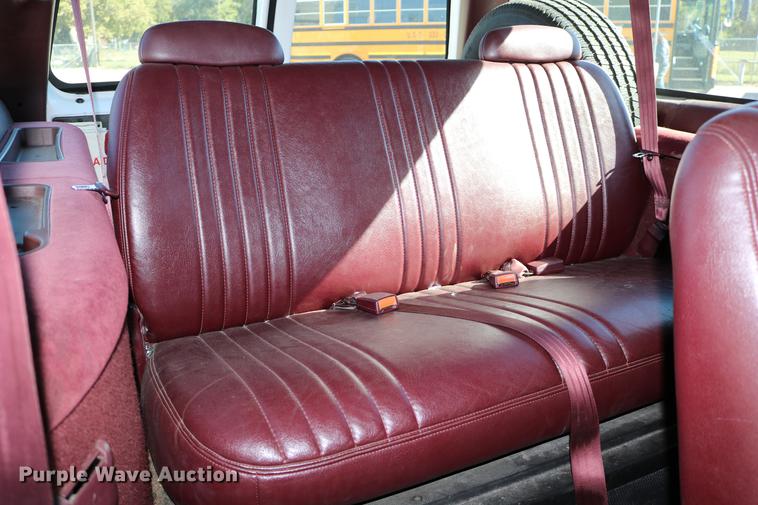 image for item DD0034 1999 Chevrolet Suburban 1500 SUV
